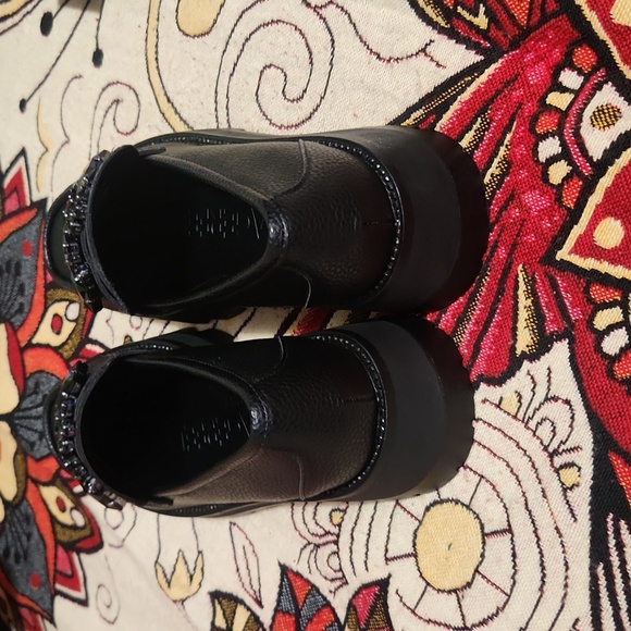 Shoes - Picture 5 of 6